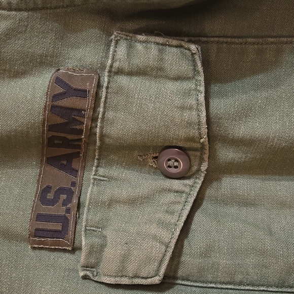 Olive Green Military Field Jacket with Long Sleeves and Collared Design - Picture 3 of 8